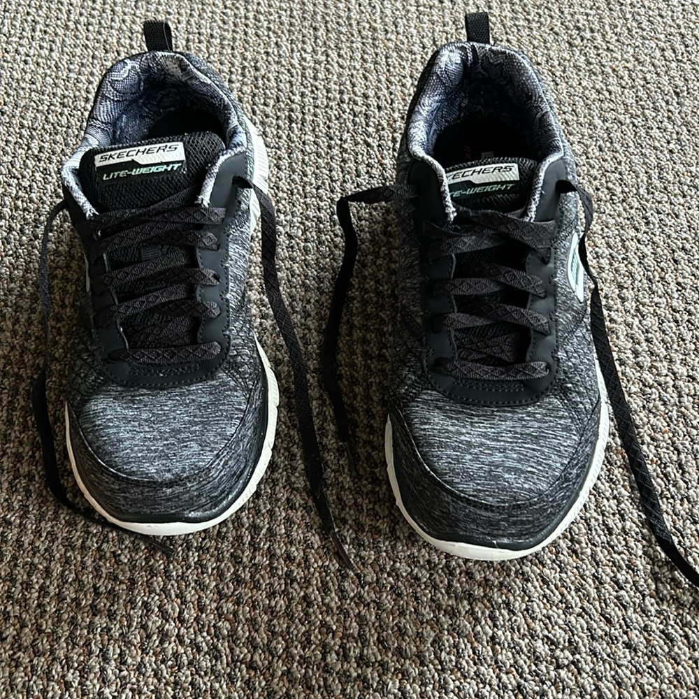 Skechers women’s size 10.
